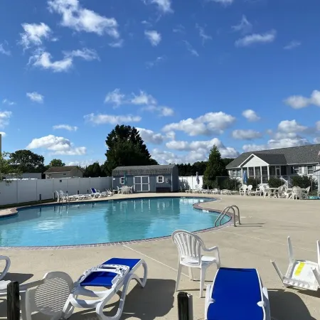 Spacious Home Close to the Beach and Bay - 5 bedroom w/Separate In-Law Suite!
