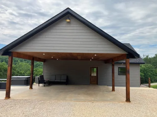 Living Waters Estates, Elegant 3 BR Home with kids area, hot tub, sleeps 12