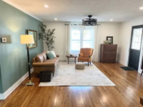 Crabapple Cottage     Your cozy temporary home