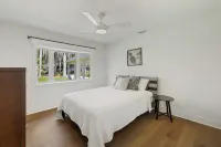 Modern LAKE HOUSE on Lake Santa Fe near Gville/UF