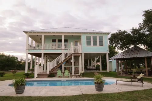 'Seaglass'-Perfect Beach House with Pool, Peaceful and Private - 4-Sterne