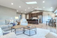 Newly remodeled, sleeps 6, with private backyard! Close to Walla Walla, WA