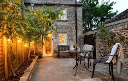 Cozy Cotswold Dog Friendly Retreat Отели в г. Нортлич