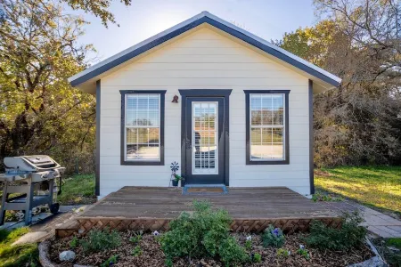 Oak Ridge Cottage ll - Cozy Place To Stay!