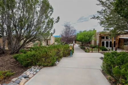 Peaceful Suite in Desert Inn- Black Mesa King Room