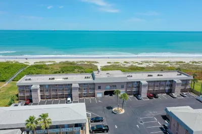 Key West Style: 2B/2B Direct Beach Front Condo