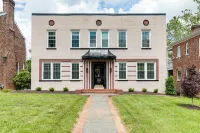 2-bedroom villa minutes from Carytown, VCU, UofR, & Richmond Convention Center Hotels in 