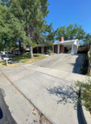 Luxury basement, escape comfort family friendly & pet friendly w arcade pac-man