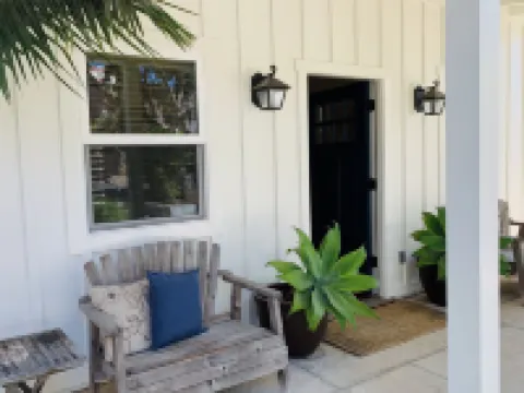 Blue Door Bungalow. Hotels in Montecito