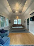 Renovated Luxury home Sumner’s Crescent Walk to Mikes Bites, E. Beach & Shoal’s