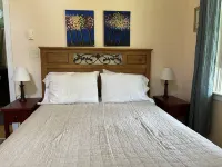 The Lehigh Cottage - Pocono Mountains get-away with gorgeous private waterfall!