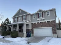 Beautiful and Clean Sandy Home close to Trax Station