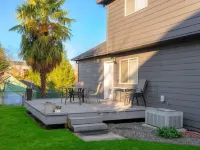 Xenia House-Roseburg Retreat with a View! Near Wildlife Safari