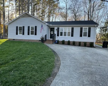 4 bedrooms, Simpsonville, family-friendly, great fenced back yard with fire pit Hotels in Simpsonville