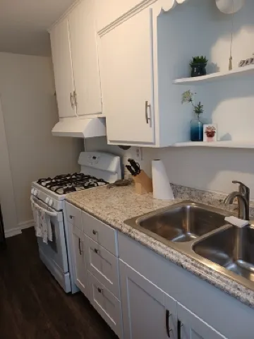 Tranquil Cozy Retreat - Centrally Located