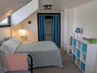 Cheerful & cozy 3 bedroom cottage near lake with hot tub