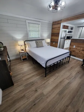 Pickwick Lake Bungalow near Papermill and Shiloh with 7th NT Free! Отели рядом с достопримечательностью «Парк штата Пиквик Ландинг»