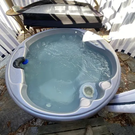 Authentic NC Log Cabin~Pond View~Hot Tub~Fresh Eggs