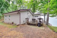 Charming Lakefront Cabin on Clean & Clear Big Pine Lake. Pet Friendly!