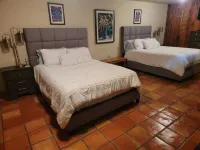 Sunshine Family Getaway. Nice Condo Near I10 with 4 Queen Beds Great View.