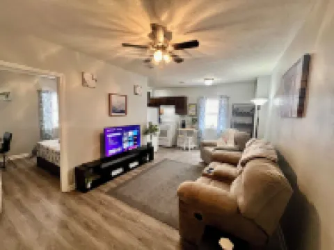 Travelers Cove upstairs 1-bedroom apartment  Richmond near EKU with WiFi, AC