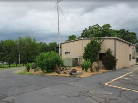 Cozy 2-bedroom cabin in front of the lake!!! Отели в г. Крик