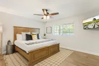 Dove Creek Retreat - Resort Style Home, Saltwater Pool/Jacuzzi, Highspeed Wi-Fi