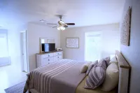 Tranquil Texoma Lake House w/ private lake on .5 acres & steps from Lake Texoma - 4-Star