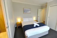 Geethree - Family escape