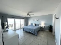 Boardwalk Bungalow: 2B/2B Amazing Sunrise Ocean View