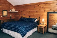 600 Sq. ft Cabin with King Size Bed - Quiet Location, Close to Skiing - 3-Star