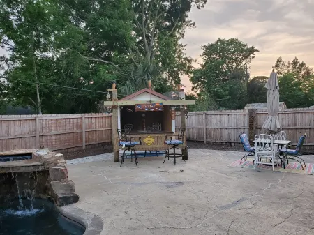 Serene Oasis: Saltwater Pool Home near KSC and Cocoa Beach"