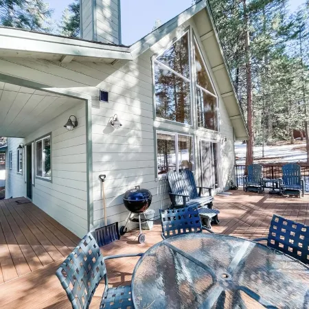 Hibernation Station Peaceful Cabin Retreat - Fireplace, Hiking, Blue Lake Spring