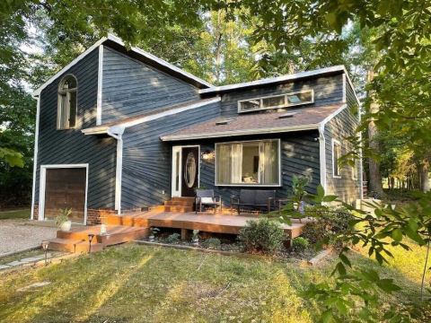 Light & airy home w/private hot tub on golf course