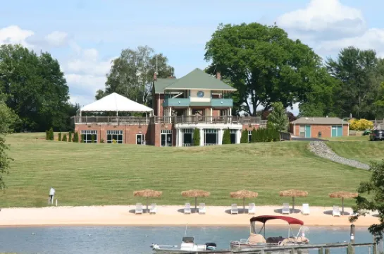 Bernard's Landing, Closest to Lake, Two Comfortable King Size Beds!
