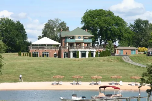 Bernard's Landing, Closest to Lake, Two Comfortable King Size Beds!