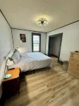 The Spruce House on Rock Creek- Hot Tub, 2 Kings, 2 Queens/ 2 bath, Fenced Yard