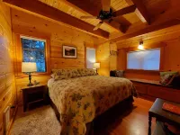 Mckenzie River Cabin #13 at the Log Cabin Inn, screened porch, .5mi Trailhead