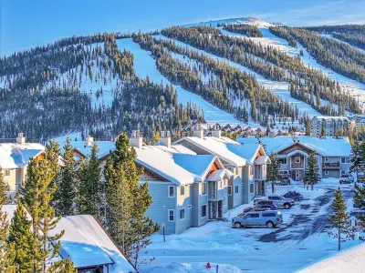 Cozy Condo Located  Minutes from the Biggest Skiing in America