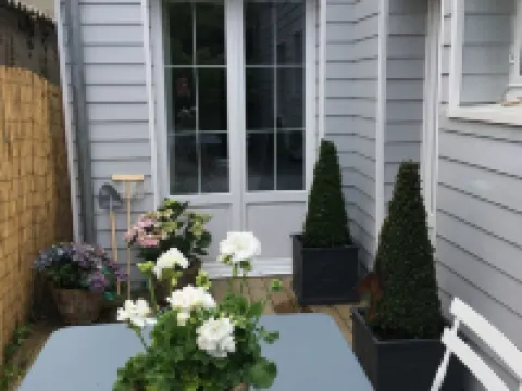 Brand new! Charming, bright, Nordic-designer house 300 m from the sea 阿貢庫坦維爾酒店