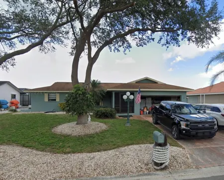 Waterfront Oak Retreat, Nov Special Pool, Spa/Dock/2 King Br, Kayaks/Pet-Welcome Отели в г. Apollo Beach