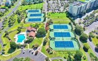 4 Bedrooms, 3 Full Baths, Pawleys Island Condo: 2-minute drive to private beach Các khách sạn gần Frankie's Fancy's