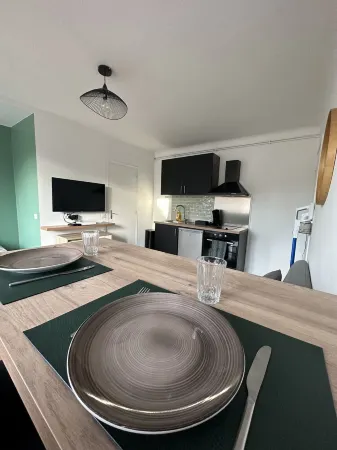 Studio 25m2 Rénové Proche Métro - Parking Privé Отели в г. Мезон-Альфор