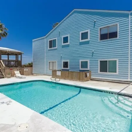 Gulf View, 5 min walk to beach, Pool Access, Family/Pet-Friendly Condo Отели рядом с достопримечательностью «Пирс Боба Холла»