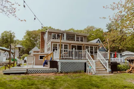 Lakefront; view of ski mountain, firepit, dock, kayaks, laundry, outdoor shower