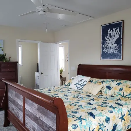 Minutes to de Turf Fields. Quiet Beach Community.