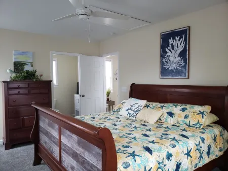 Minutes to de Turf Fields.  Quiet Beach Community.