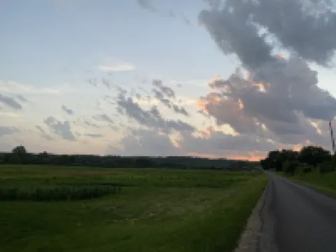 Toasted Marshmallow (w/fast internet baby goats! Farm 20 min to Hocking Hills