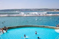 One bedroom 1st floor apartment with balcony and close to the beach and town Hotels in Marazion