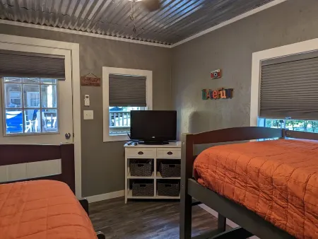 Unique, Cabin Style Cottage, Nestled in the Woods by Kentucky Lake.